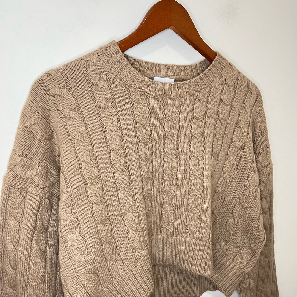 NEW Aritzia Sunday Best Peggy Cropped Sweater
Cable Knit Wool Blend Size Small - Picture 9 of 11